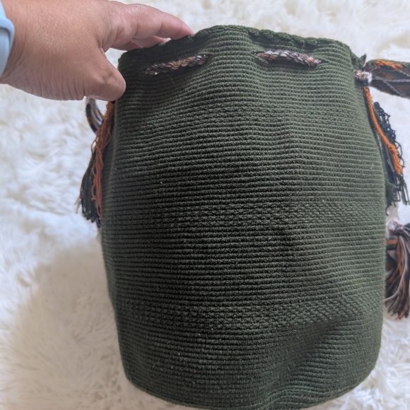 Elegant Olive Green Woven Shoulder Bag - Picture 11 of 14